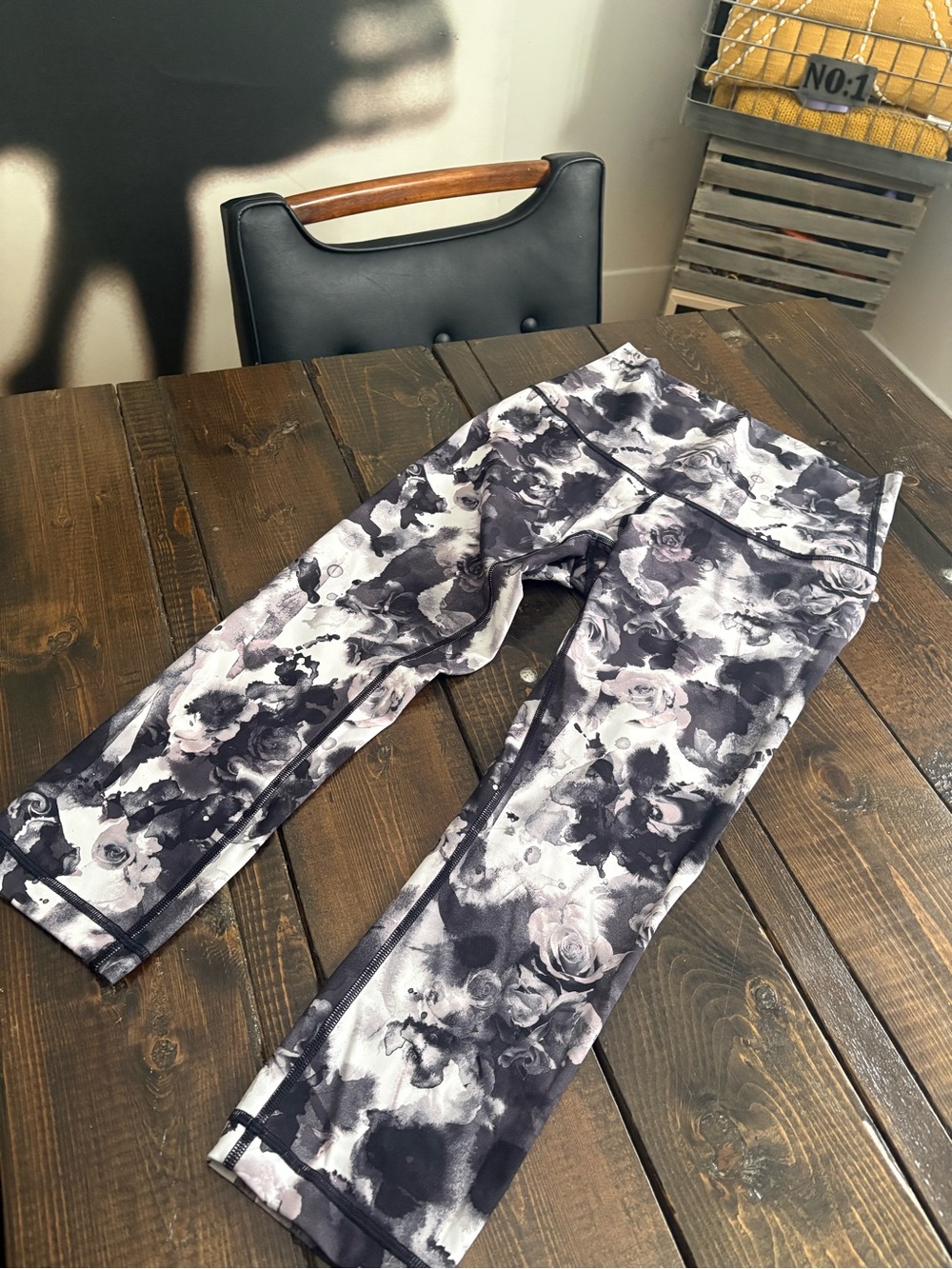Lulu Floral Print Cropped Active Leggings - Black & Gray